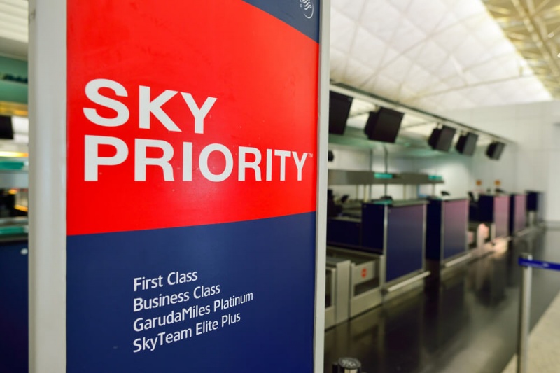 File:SkyPrioritySign.jpg