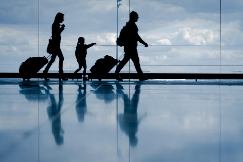 File:FamilyAirport.jpg